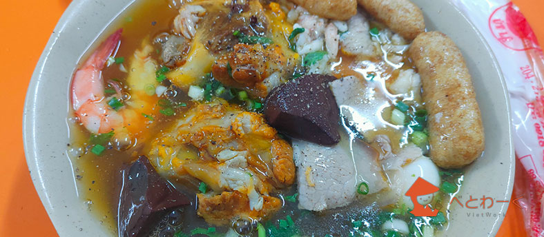 ホーチミン市の人気 バインカンクア「Bánh canh cua Út Lệ」